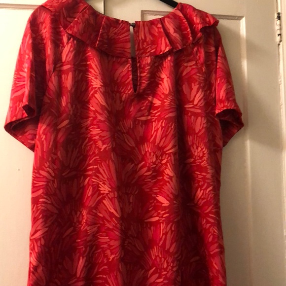 DONATED TO CHARITY BANANA REPUBLIC ruffled red print blouse - Picture 5 of 7